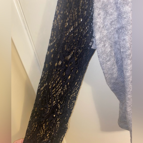 Long sleeve grey sweater with lace sleeves - Picture 2 of 5